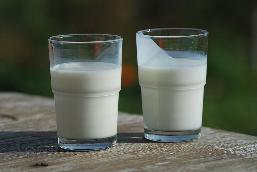 dois copos de leite
